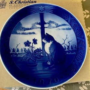 Collectors Plate -Christmas Rose and Cat